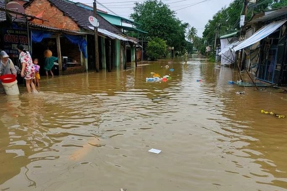 Bình Định: Mưa lớn cô lập 1.000 ngôi nhà, người dân phải sơ tán khẩn cấp - 4 Bình Định: Mưa lớn cô lập 1.000 ngôi nhà, người dân phải sơ tán khẩn cấp - 4