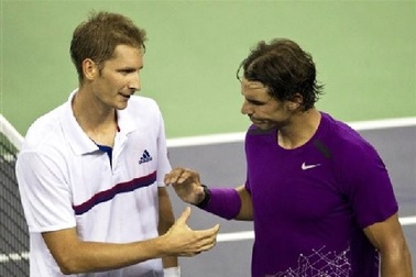 Murray thắng chật vật, Nadal bất ngờ bị loại