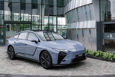 Người dùng nói gì về tính năng an toàn trên xe Lexus ES?
