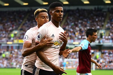 Bỏ ngoài tai ý kiến chuyên gia, Rashford bám trụ lại MU