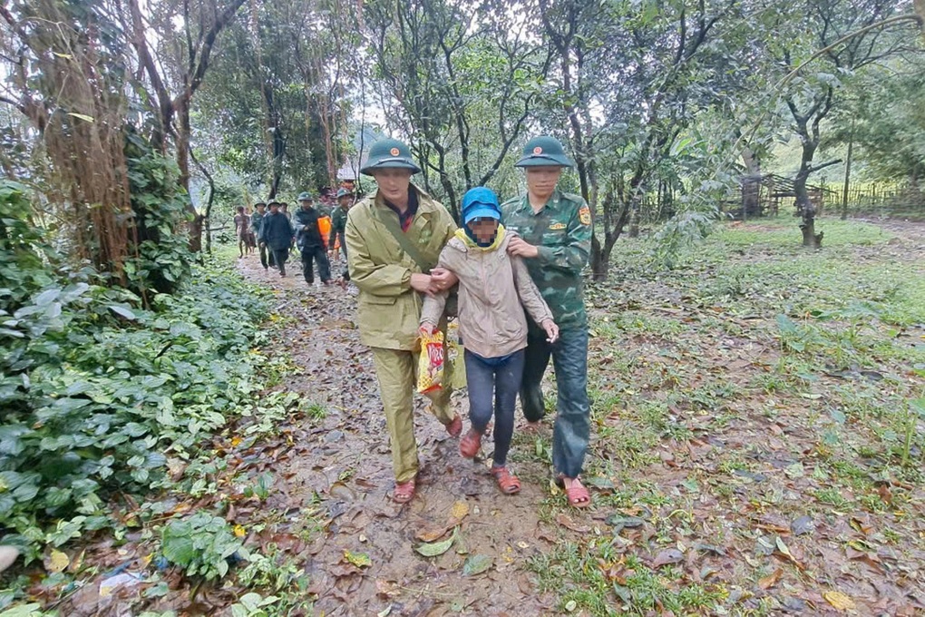 Huy động hơn 60 người tìm kiếm một phụ nữ mất tích trong rừng - 1 Huy động hơn 60 người tìm kiếm một phụ nữ mất tích trong rừng - 1