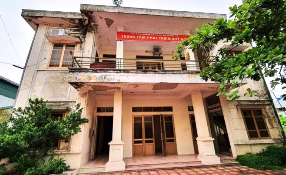 Chi tiền bừa bãi, nguyên giám đốc trung tâm phát triển quỹ đất bị khởi tố - 1 Chi tiền bừa bãi, nguyên giám đốc trung tâm phát triển quỹ đất bị khởi tố - 1