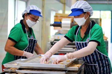 Cô gái xứ Quảng bán bánh đậu xanh, thu trăm triệu mỗi tháng