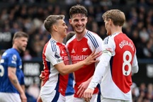 Arsenal ngăn cản Liverpool đăng quang sớm tại Premier League