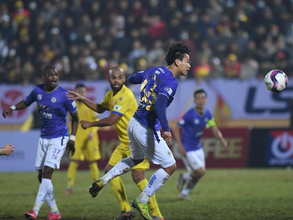 CLB Hà Nội thua đậm CLB Nam Định ở ngày mở màn V-League - 2 CLB Hà Nội thua đậm CLB Nam Định ở ngày mở màn V-League - 2