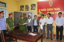 Khởi tố, bắt tạm giam 5 cán bộ cấp sai sổ đỏ