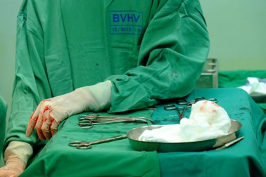 Phá thai bằng viên thuốc lạ tại phòng khám tư, thai phụ ở TPHCM nguy kịch