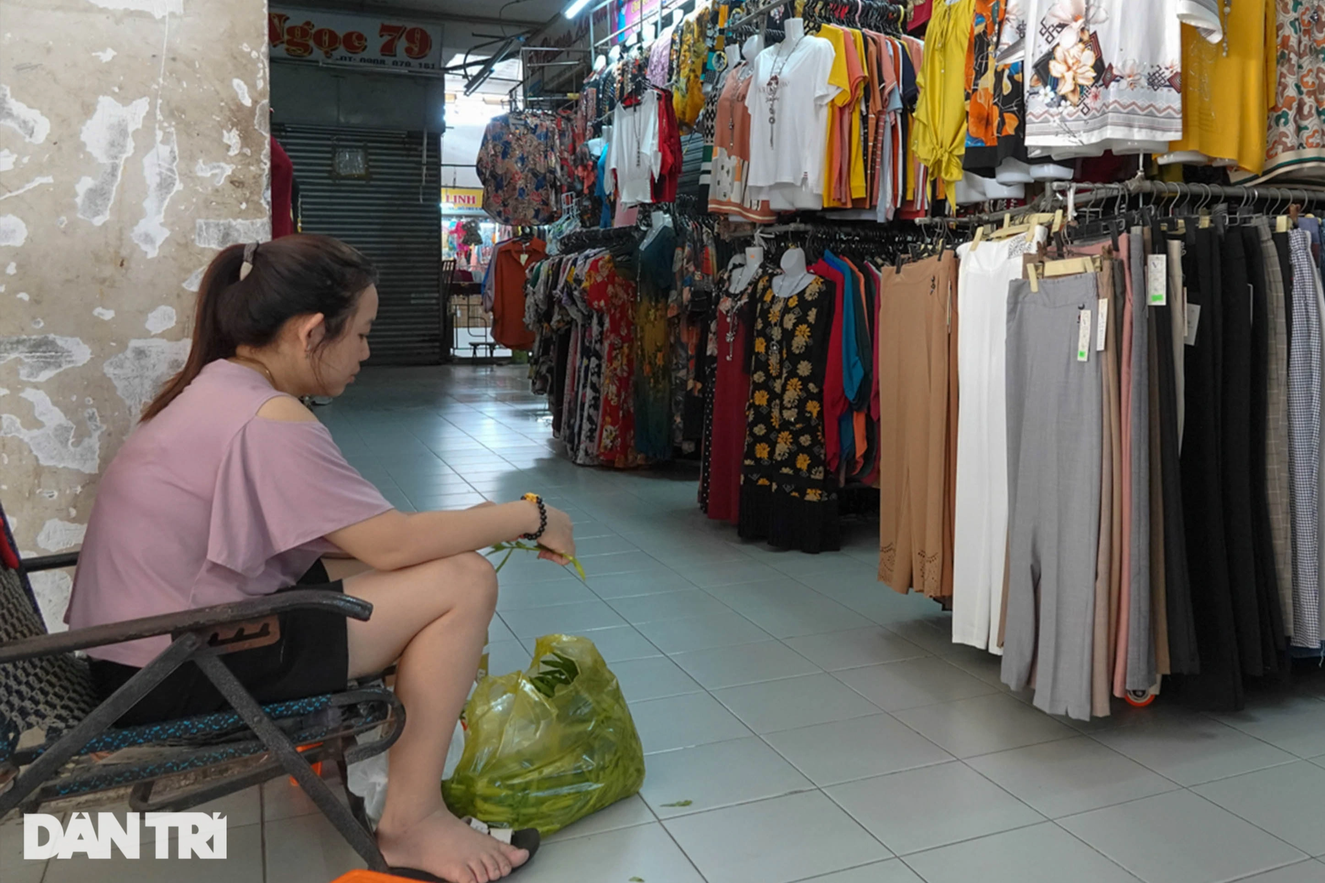Tiểu thương Cần Thơ đau đầu vì 5 ngày chưa bán nổi chiếc áo - 7 Tiểu thương Cần Thơ đau đầu vì 5 ngày chưa bán nổi chiếc áo - 7