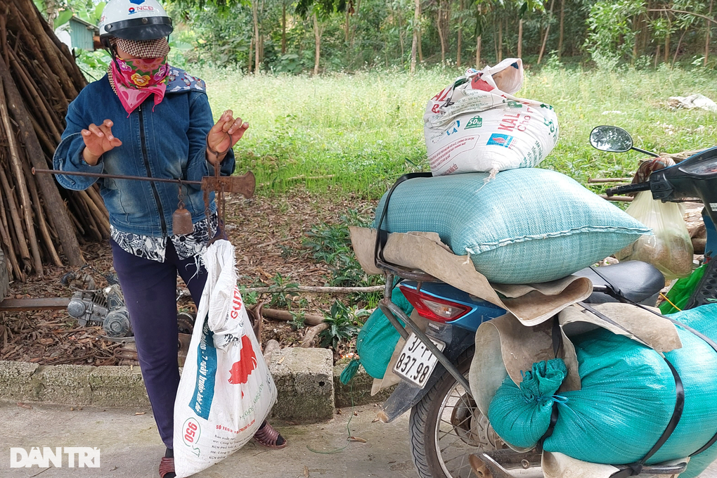 Nghề đổi hai lấy một, chạy hàng trăm km kiếm vài trăm ngàn mỗi ngày - 2 Nghề đổi hai lấy một, chạy hàng trăm km kiếm vài trăm ngàn mỗi ngày - 2