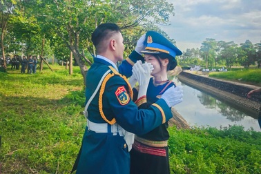 Màn tỏ tình của chàng chiến sĩ không quân gây sốt sau đêm tổng hợp luyện