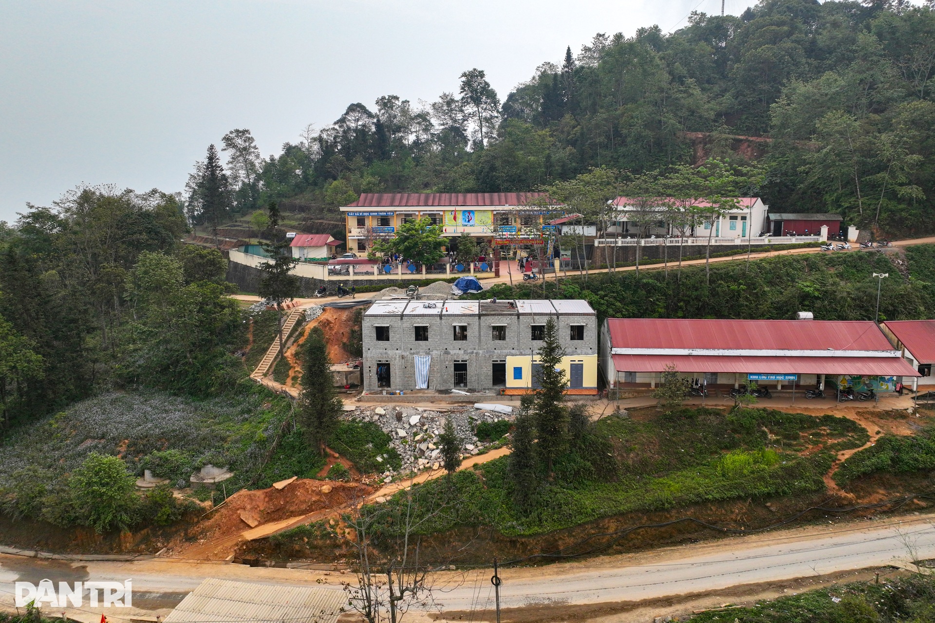 Những ngôi trường nằm cheo leo trên sườn núi tại vùng biên giới Hà Giang - 8