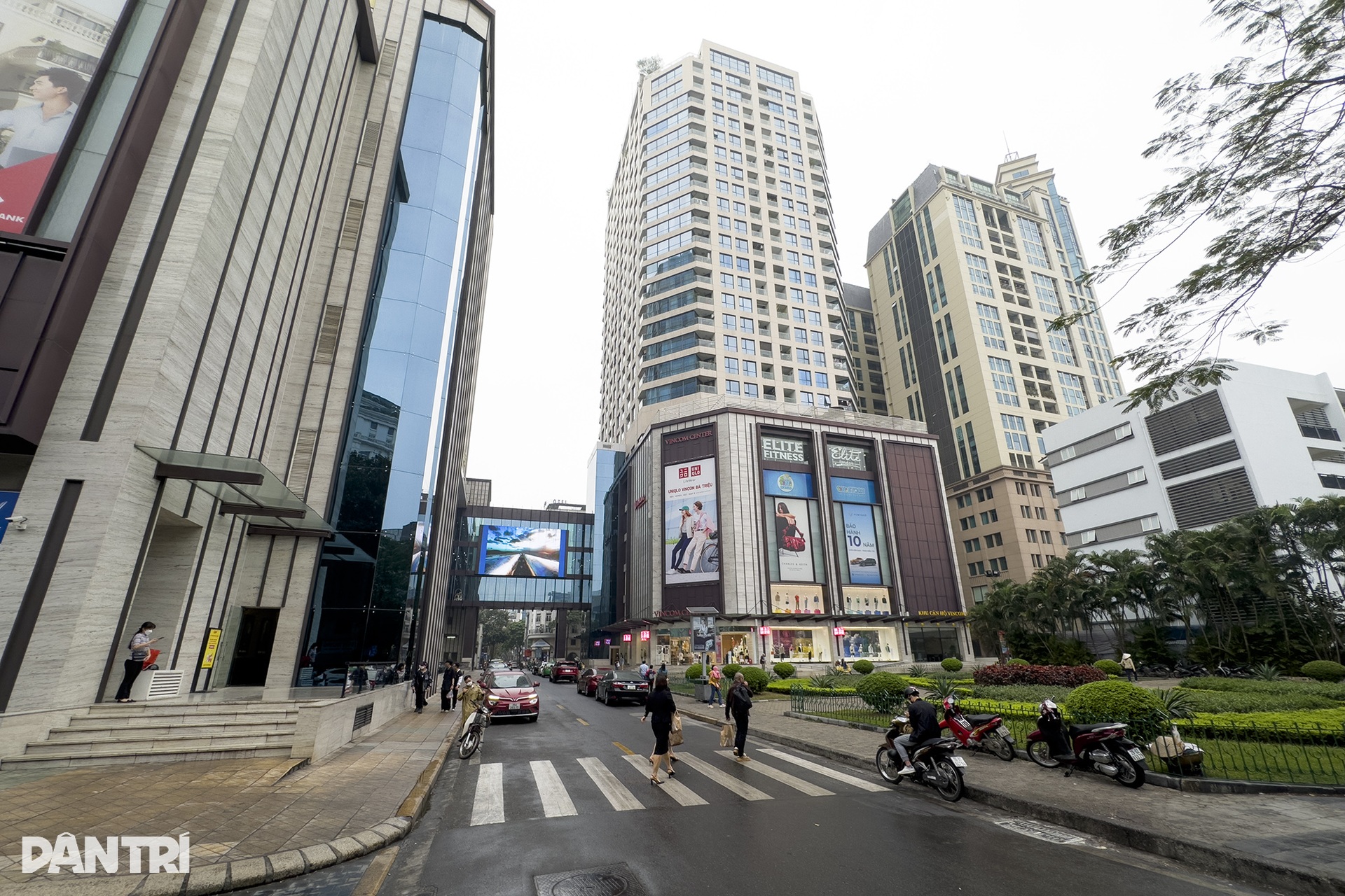Các trung tâm thương mại hàng đầu của Hà Nội vắng khách - 1 Các trung tâm thương mại hàng đầu của Hà Nội vắng khách - 1