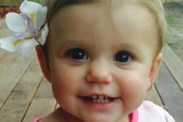 Hậu quả thảm khốc khi con 1 tuổi nuốt pin khiến bố mẹ day dứt cả đời