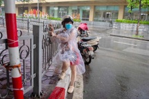 Người Hà Nội lo sốt vó vì "mất tín hiệu" với cả dòng họ ở quê do bão Yagi