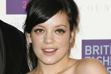 Lily Allen mang thai với bạn trai
