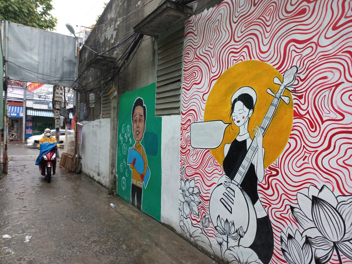 Thợ xăm hình bỏ tiền túi vẽ tranh, biến ngõ nhỏ thành điểm checkin cực chất - 1 Thợ xăm hình bỏ tiền túi vẽ tranh, biến ngõ nhỏ thành điểm checkin cực chất - 1