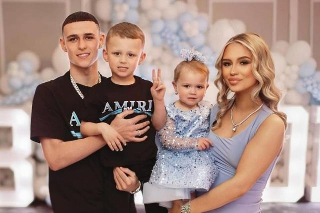 Gelandang Phil Foden secara tak terduga meninggalkan timnas Inggris sebelum babak 16 besar Euro 2024 - 1 Tiền vệ Phil Foden bất ngờ rời đội tuyển Anh trước vòng 1/8 Euro 2024 - 1