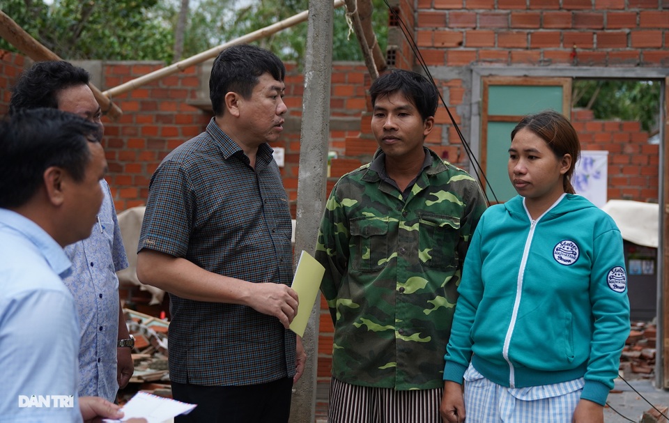 Phú Yên: “Bão dữ hất tung nhà, vợ chồng tôi ôm 2 con tìm nơi trú trong đêm” - 13 Phú Yên: “Bão dữ hất tung nhà, vợ chồng tôi ôm 2 con tìm nơi trú trong đêm” - 13