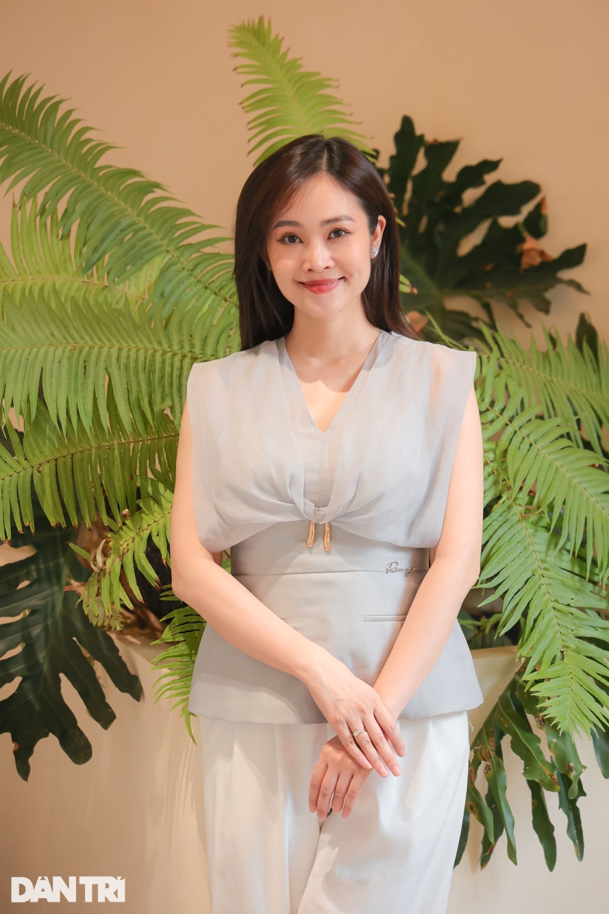MC Thùy Linh VTV: Chồng kém 5 tuổi cưng chiều, U40 không áp lực sinh con - 4