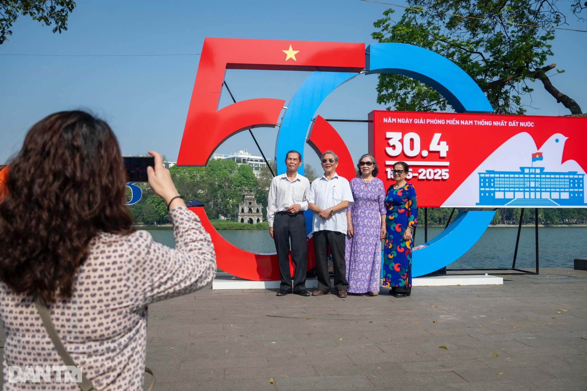 Đường phố Hà Nội thông thoáng, người dân thảnh thơi vui chơi nghỉ lễ - 10 Đường phố Hà Nội thông thoáng, người dân thảnh thơi vui chơi nghỉ lễ - 10
