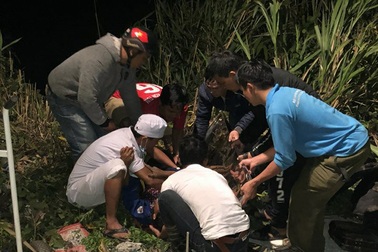Vụ xe lao xuống vực: Chuyện nửa đêm xuống vực cõng nạn nhân đi cấp cứu