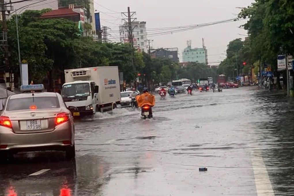 Nhiều đô thị ngập nặng sau bão, hàng trăm cây xanh gãy đổ - 28 Nhiều đô thị ngập nặng sau bão, hàng trăm cây xanh gãy đổ - 28