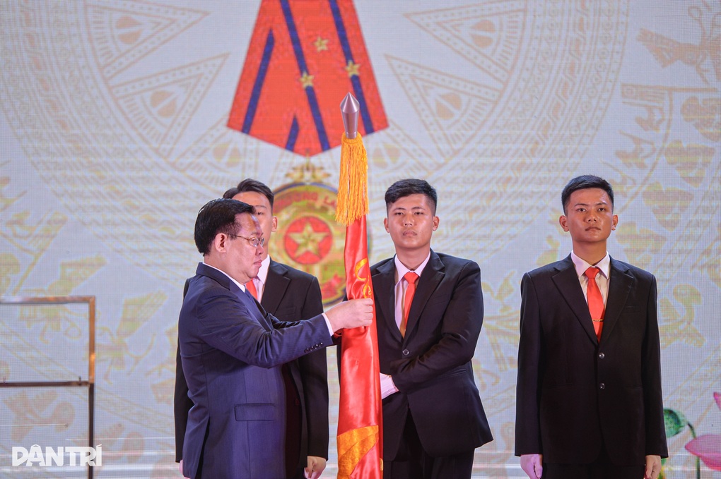Báo Đại biểu Nhân dân nhận Huân chương Lao động hạng Nhất - 1 Báo Đại biểu Nhân dân nhận Huân chương Lao động hạng Nhất - 1