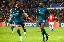 Bất phân thắng bại, Arsenal và PSV dắt tay nhau đi tiếp ở Champions League