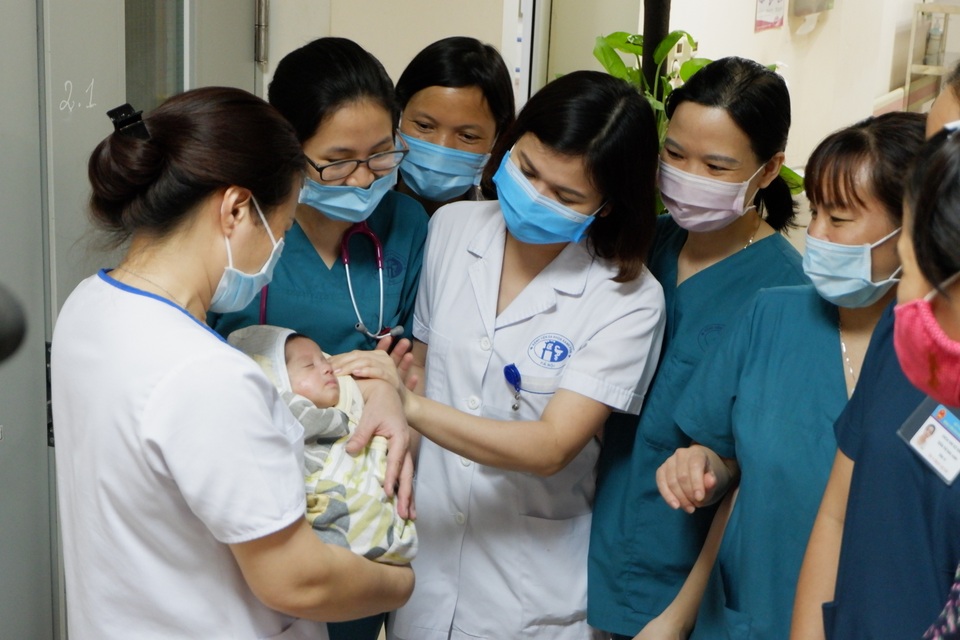 Thai nhi hồi sinh sau khi bị phá bỏ ở tuần 31 xuất viện về tổ ấm mới - 6 Thai nhi hồi sinh sau khi bị phá bỏ ở tuần 31 xuất viện về tổ ấm mới - 6