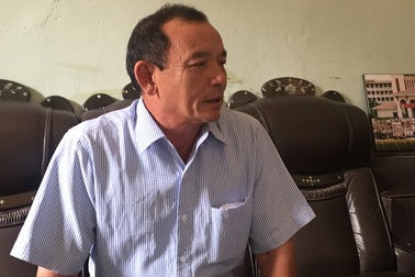 Trao tiền cứu trợ rồi lấy lại chia đều: Lộ danh sách nhà “quan” nhận tiền