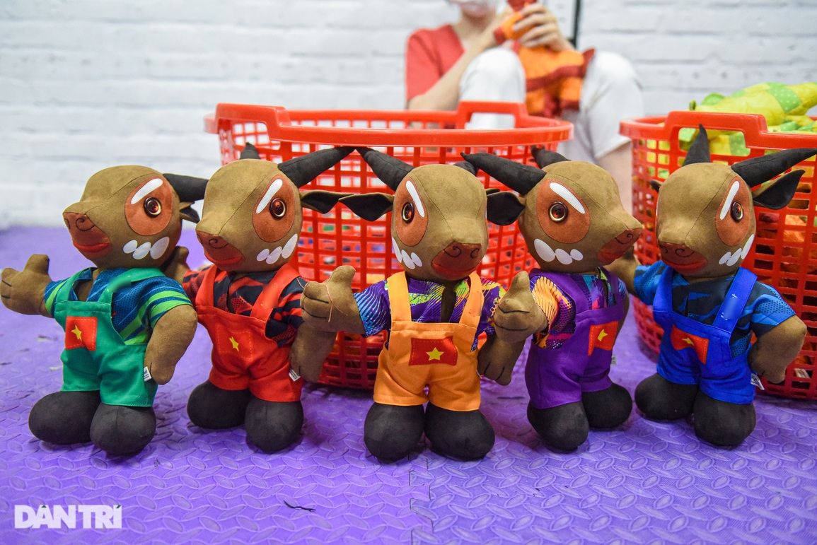 Đột nhập nơi sản xuất phiên bản Sao La đặc biệt, linh vật SEA Games 31 - 10 Đột nhập nơi sản xuất phiên bản Sao La đặc biệt, linh vật SEA Games 31 - 10