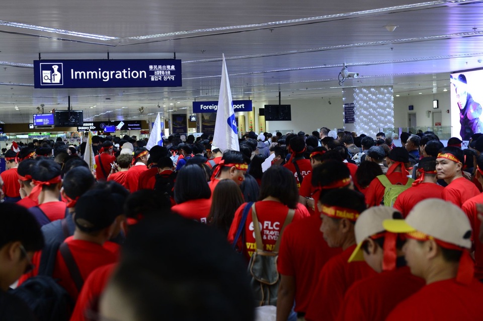 Cổ động viên Việt Nam vượt hàng ngàn km đến Manila - Philippines cổ vũ U22 Việt Nam - 6 Cổ động viên Việt Nam vượt hàng ngàn km đến Manila - Philippines cổ vũ U22 Việt Nam - 6