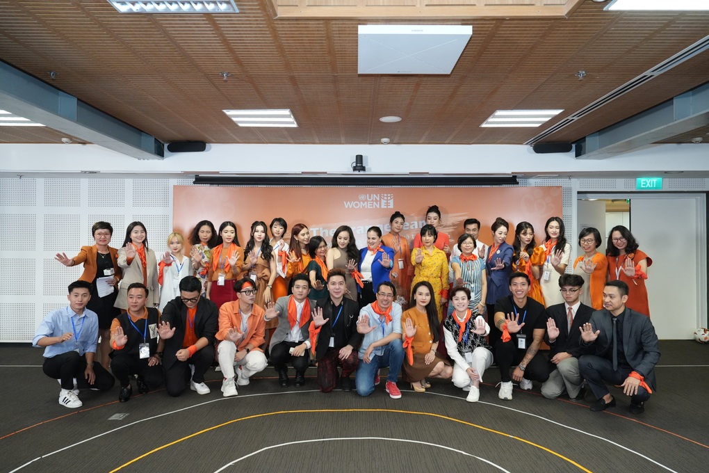 Chung tay tô cam thế giới, xóa bỏ bạo lực với phụ nữ và trẻ em - 2 Chung tay tô cam thế giới, xóa bỏ bạo lực với phụ nữ và trẻ em - 2