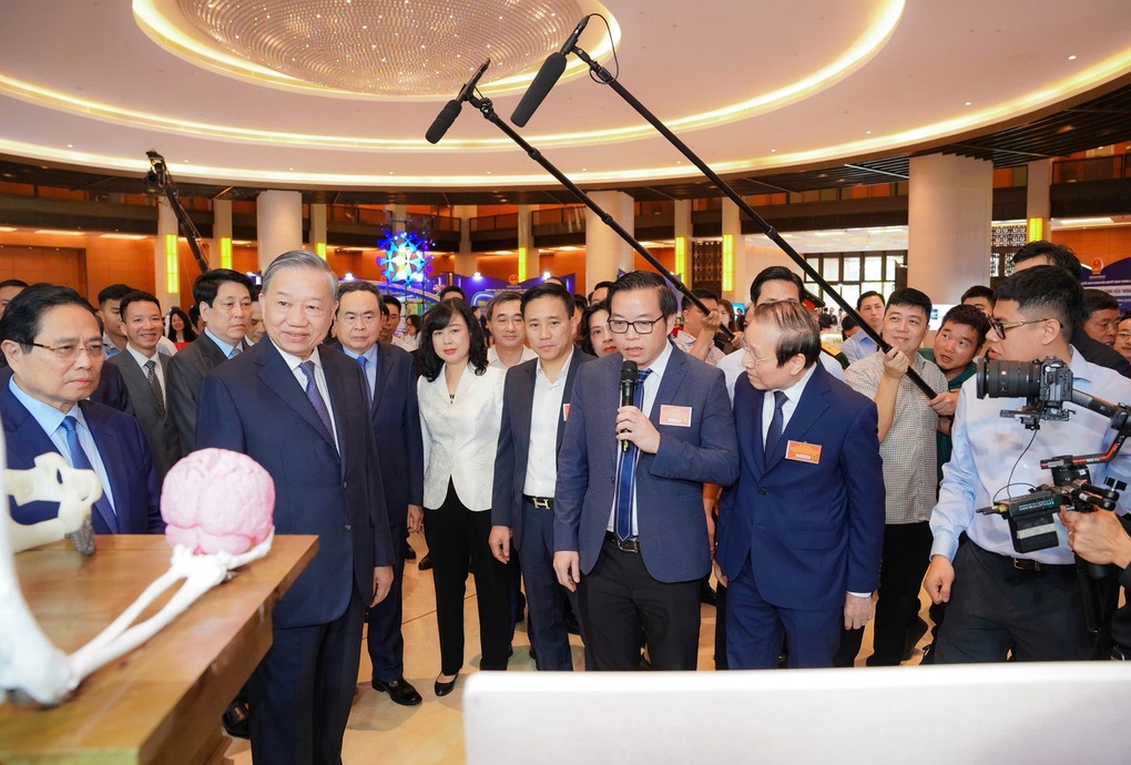 Vinmec gây ấn tượng với robot y tế “Make in Vietnam” và công nghệ 3D đột phá - 2 Vinmec gây ấn tượng với robot y tế “Make in Vietnam” và công nghệ 3D đột phá - 2