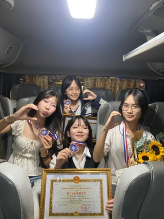 Chân dung "trai xinh gái đẹp" làm bùng nổ sân khấu âm nhạc học sinh thủ đô - 2