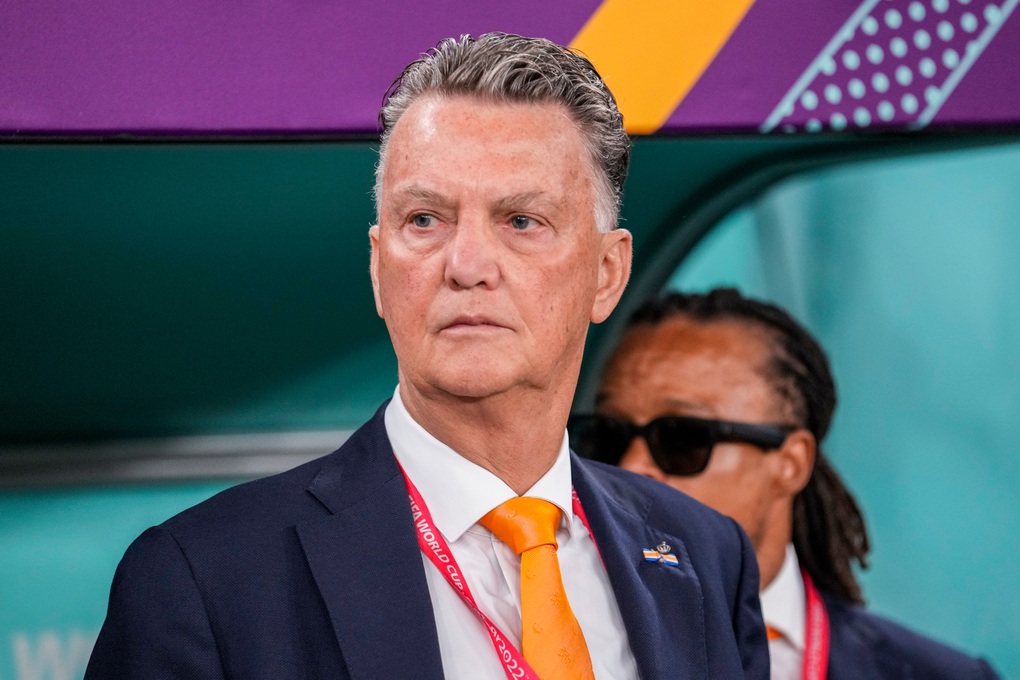 Indonesia chuẩn bị chi tiền khủng mời Van Gaal, lương gấp đôi HLV Kluivert - 1