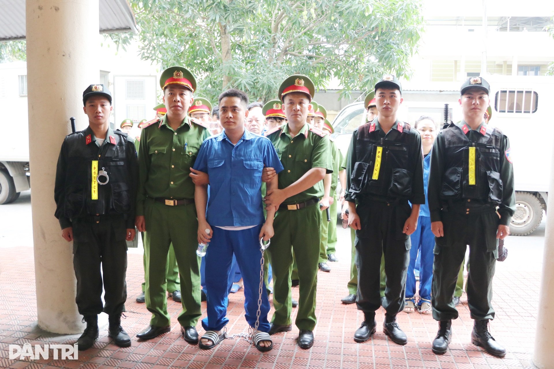 Trùm ma túy Bùi Đình Khánh và bạn gái 21 tuổi cùng hầu tòa - 3
