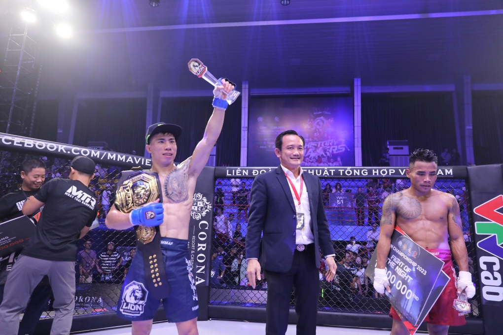 Phạm Văn Nam bảo vệ thành công đai vô địch MMA Việt Nam - 2 Phạm Văn Nam bảo vệ thành công đai vô địch MMA Việt Nam - 2