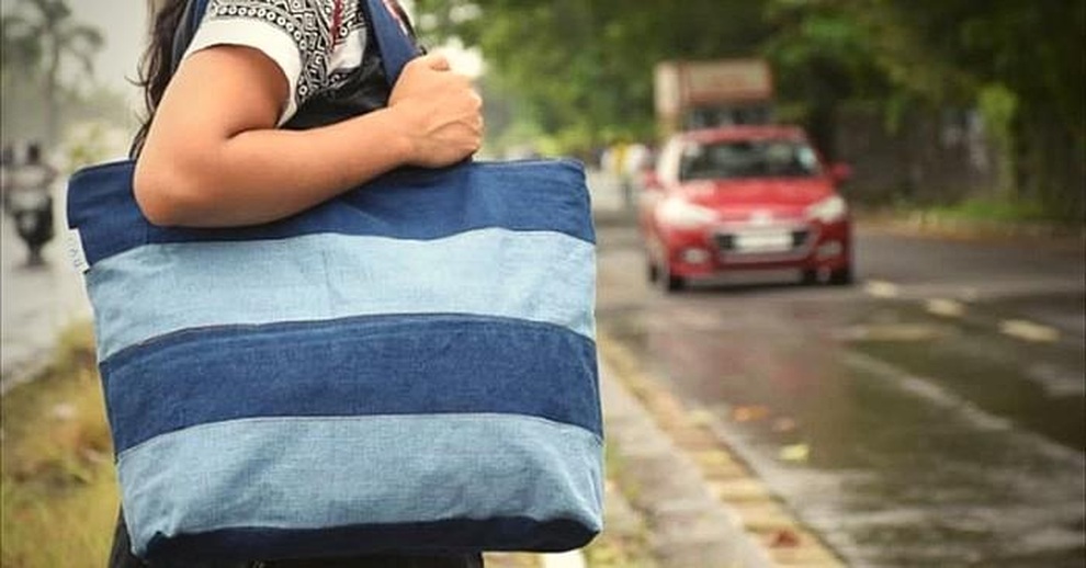Tái chế thứ người ta vứt đi, cô gái trẻ biến thành túi xách bán kiếm tiền - 2 Tái chế thứ người ta vứt đi, cô gái trẻ biến thành túi xách bán kiếm tiền - 2