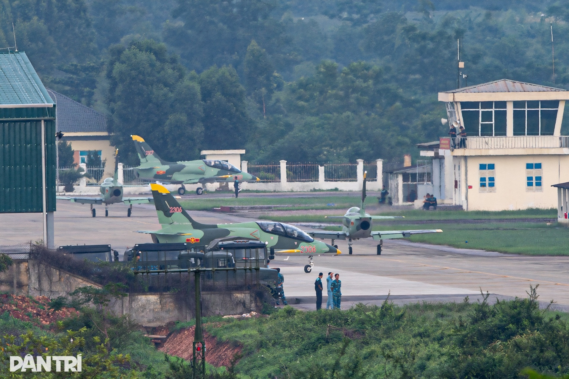 Đội hình mũi tên 5 tiêm kích SU-30MK2 đầy uy lực chuẩn bị cho đại lễ A80 - 12 Đội hình mũi tên 5 tiêm kích SU-30MK2 đầy uy lực chuẩn bị cho đại lễ A80 - 12