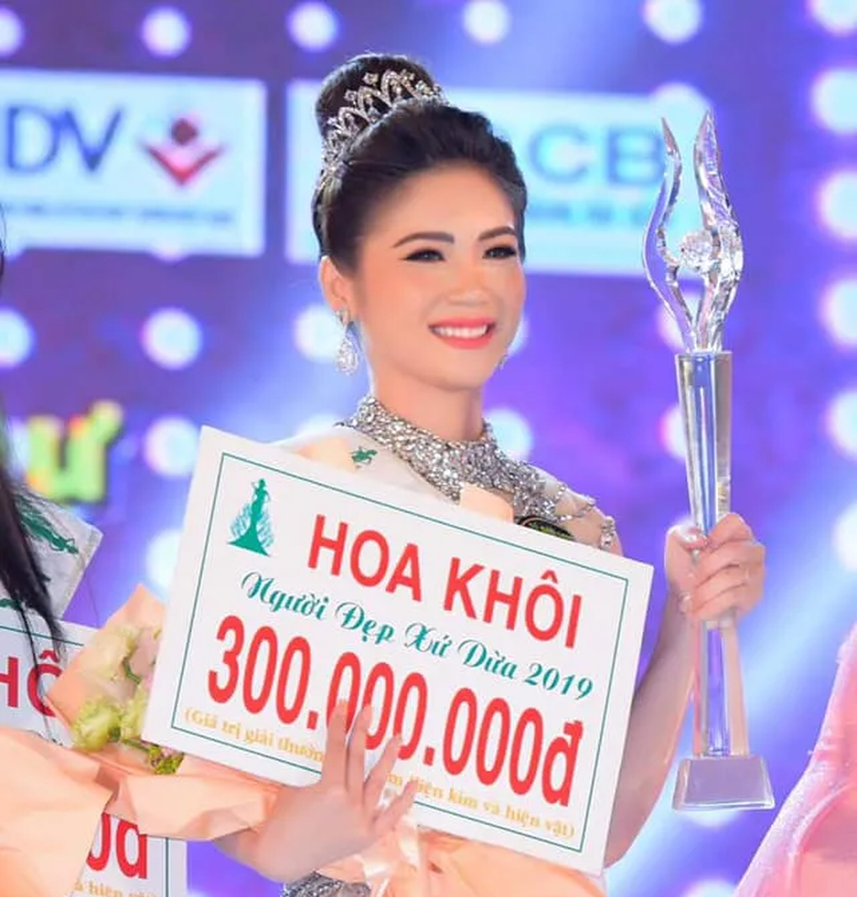 Tập trung học đại học, tân Hoa khôi xứ Dừa từ bỏ cơ hội tiến thân nhờ nhan sắc - 2 Tập trung học đại học, tân Hoa khôi xứ Dừa từ bỏ cơ hội tiến thân nhờ nhan sắc - 2