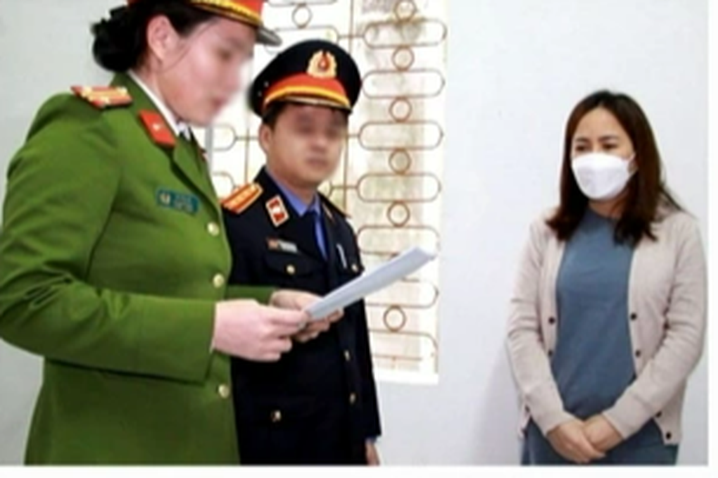 Vụ 3 cán bộ hải quan nghi nhận hối lộ: Bắt nữ lãnh đạo doanh nghiệp - 1 Vụ 3 cán bộ hải quan nghi nhận hối lộ: Bắt nữ lãnh đạo doanh nghiệp - 1