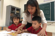 Ưu tiên bổ sung biên chế giáo viên, mua sách giáo khoa cho học sinh mượn