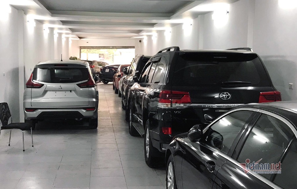Những ngày buồn hiu, ô tô cũ bán lỗ trăm triệu vẫn ế khách - 3 Những ngày buồn hiu, ô tô cũ bán lỗ trăm triệu vẫn ế khách - 3