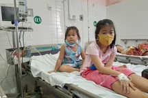 Giáo viên, bảo mẫu nhập viện trong vụ 50 học sinh nghi bị ngộ độc thực phẩm