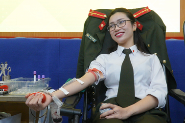 300 cán bộ, chiến sĩ trẻ Công an TP Hà Nội hiến máu cứu người