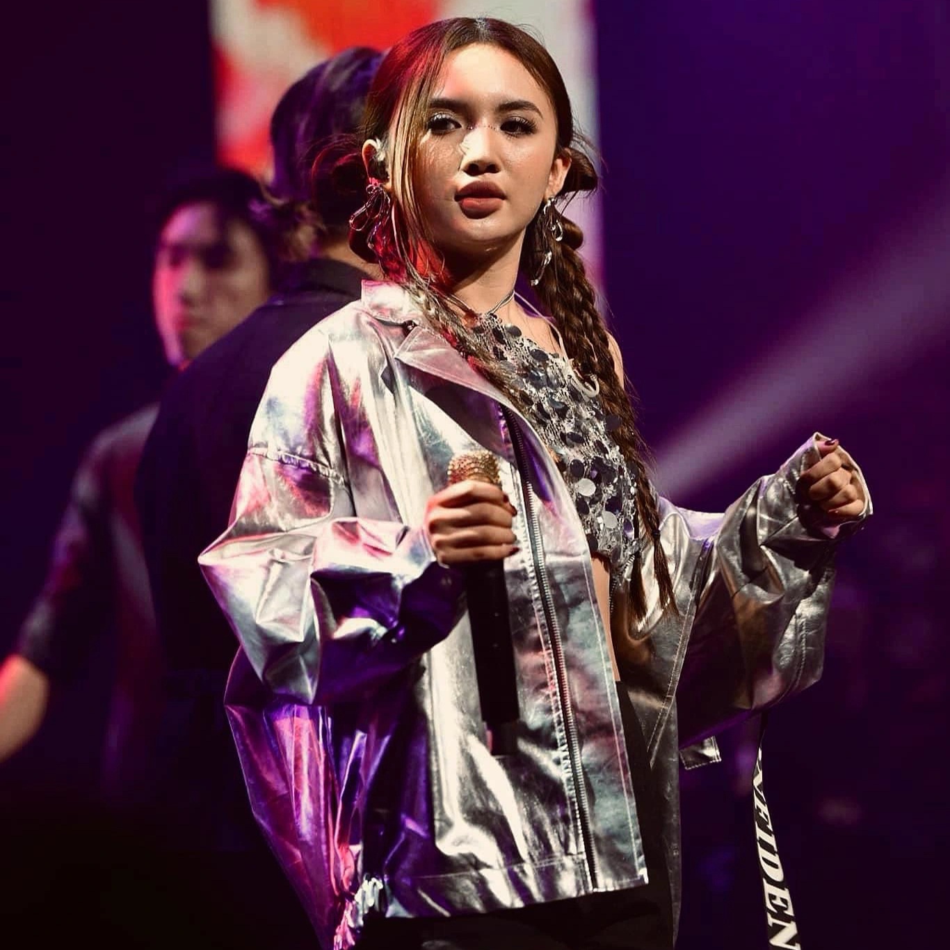 កូនស្រីម្ចាស់ក្សត្រី Wushu Thuy Hien ទាក់ទាញចំណាប់អារម្មណ៏ជាមួយនឹងរូបរាងដ៏សិចស៊ីរបស់នាង - ២ Con gái nữ hoàng wushu Thúy Hiền gây chú ý với vẻ xinh đẹp, gợi cảm - 2