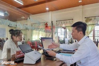 Bộ Chính trị chỉ đạo xây dựng phụ cấp với lãnh đạo xã gần bằng cấp huyện cũ