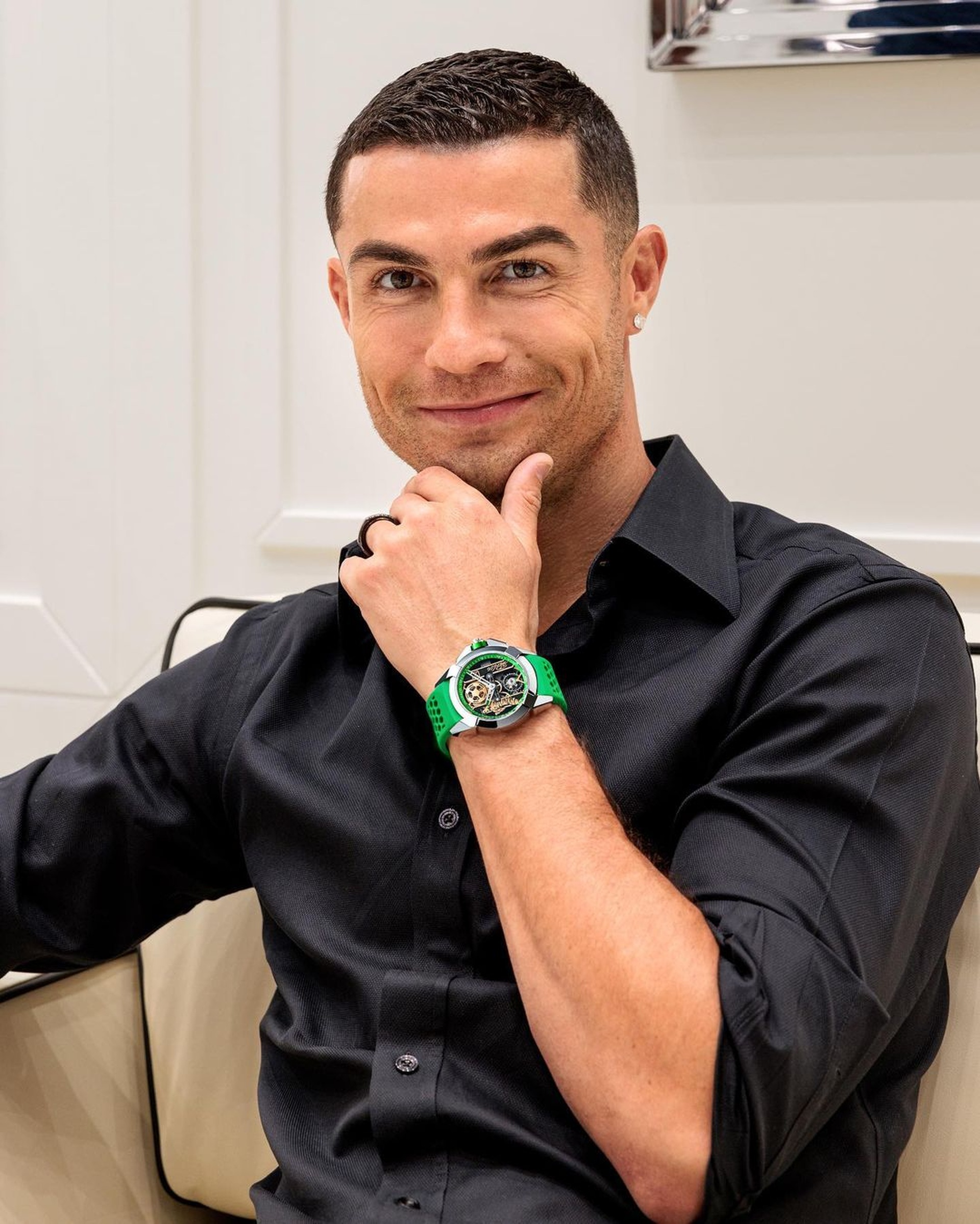 Kém Messi 3 Quả bóng vàng, nhưng Ronaldo vẫn là ông hoàng giàu có - 2 Kém Messi 3 Quả bóng vàng, nhưng Ronaldo vẫn là ông hoàng giàu có - 2
