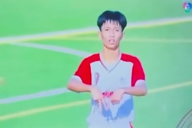 Cầu thủ ăn mừng bàn thắng sớm và cái kết cười ra nước mắt